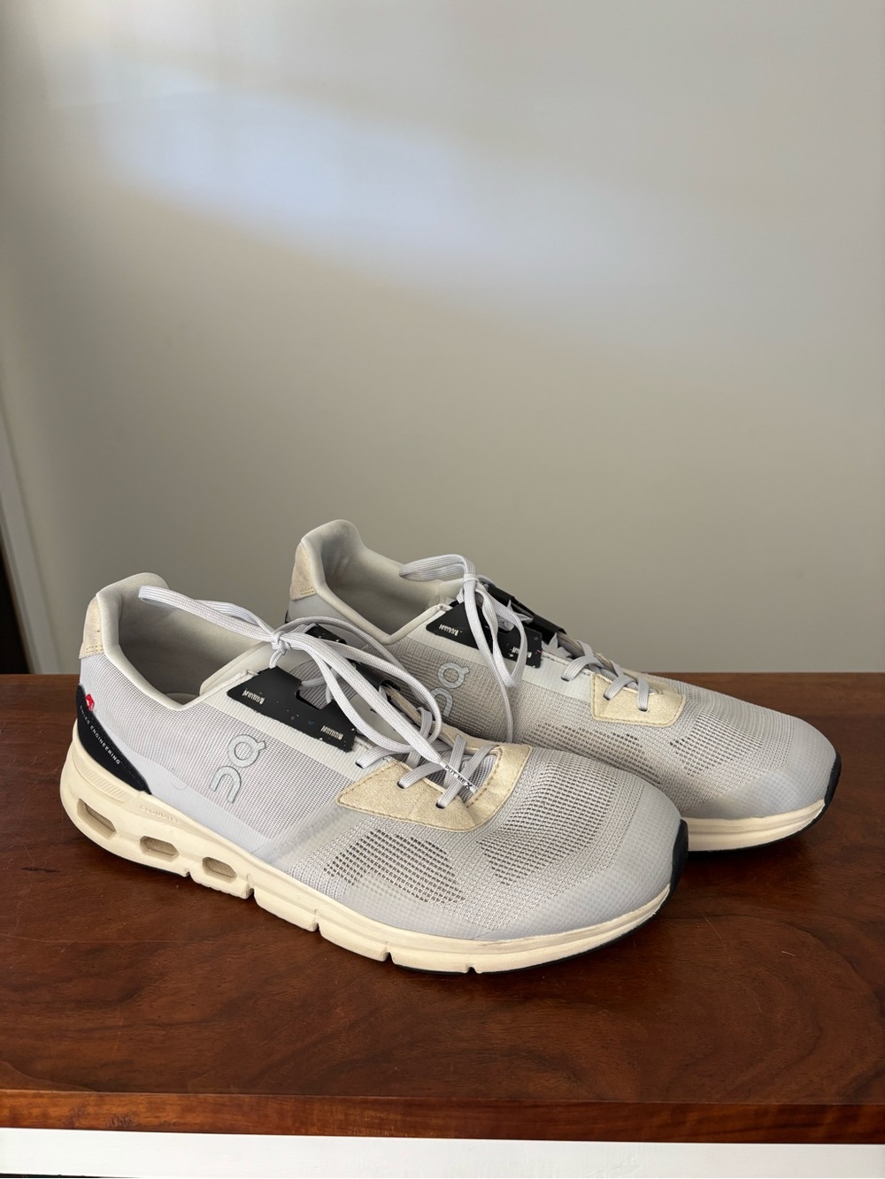 On Cloud Running Men’s Cloudrift sneakers